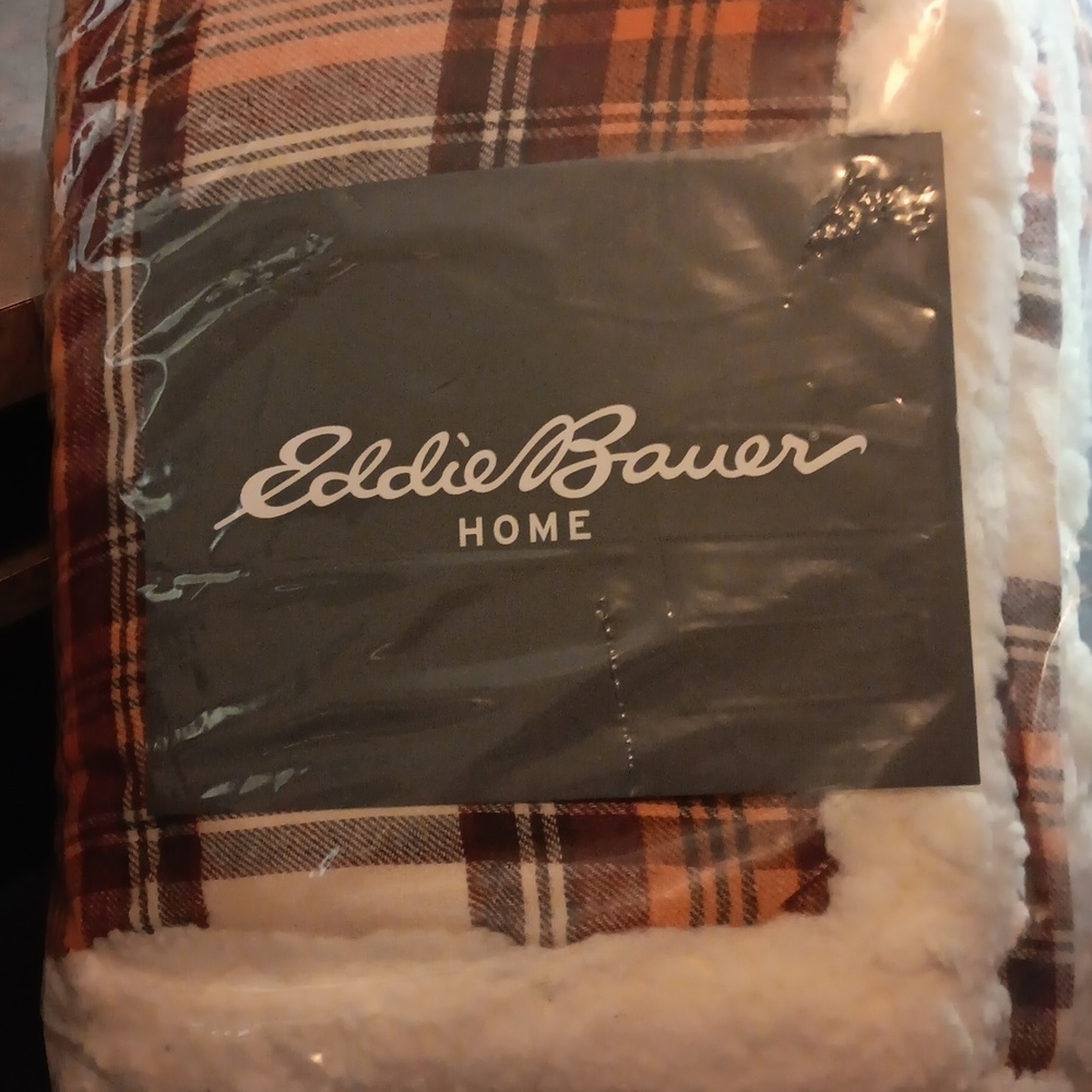 Eddie Bauer throw  Flannel plaid and Sherpa. 50 x 60.